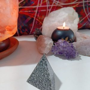 Pirámide Pequeña 3 lados Orgonita Electronite