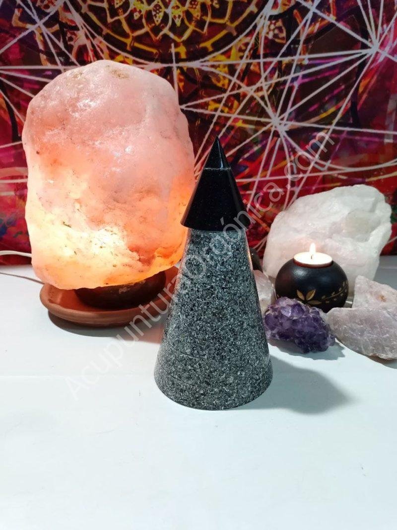 Orgonita Pirámide Cono con punta de Magnetita - Imagen 2