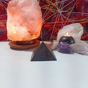 Orgonita VIRUTA DE HIERRO Pirámide Grande 4 lados