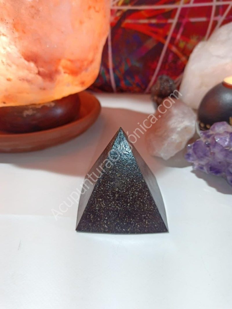 Orgonita VIRUTA DE HIERRO Pirámide mediana 4 lados