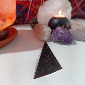 Orgonita VIRUTA DE HIERRO Pirámide 3 lados