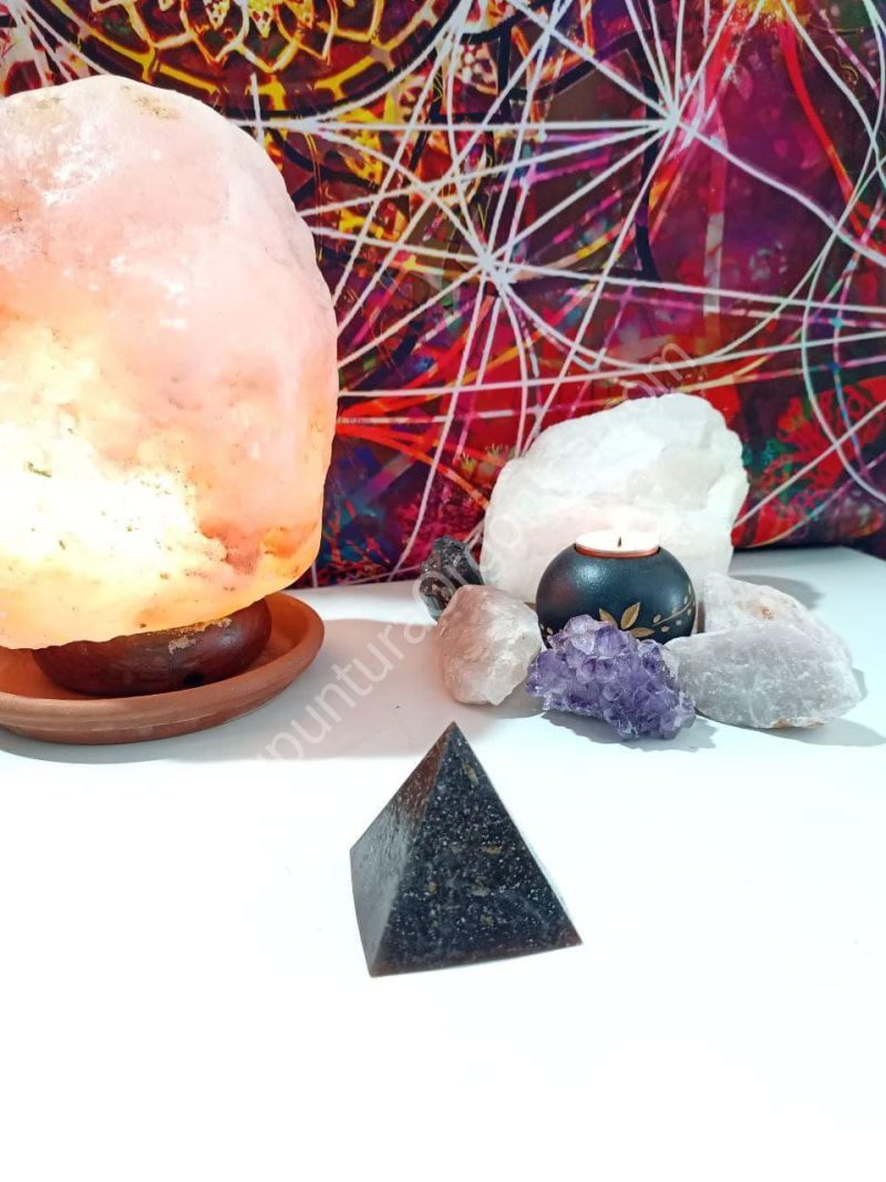 Orgonita VIRUTA DE HIERRO Pirámide mediana 4 lados - Imagen 4