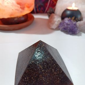 Orgonita VIRUTA DE HIERRO Pirámide Grande 4 lados