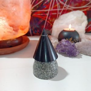 Orgonita VIRUTA ALUMINIO con punta de Magnetita Pirámide Cono pequeña