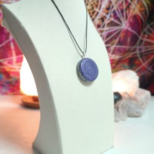 Colgante o llavero orgonita electronite Chakra Corona formato Semicirculo