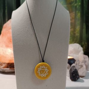 Colgante o llavero Orgonita electronite Chakra Plexo Solar formato Semicírculo