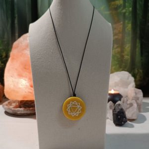 Colgante o llavero Orgonita electronite Chakra Plexo Solar formato Semicírculo