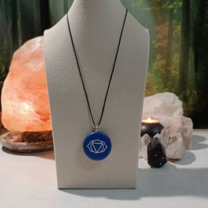 Colgante o llavero Orgonita electronite Chakra Tercer Ojo formato Semicírculo