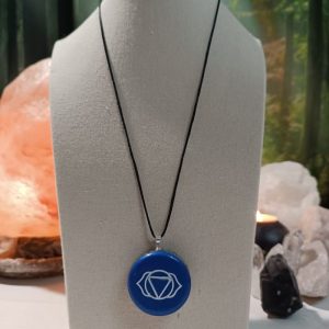 Colgante o llavero Orgonita electronite Chakra Tercer Ojo formato Semicírculo