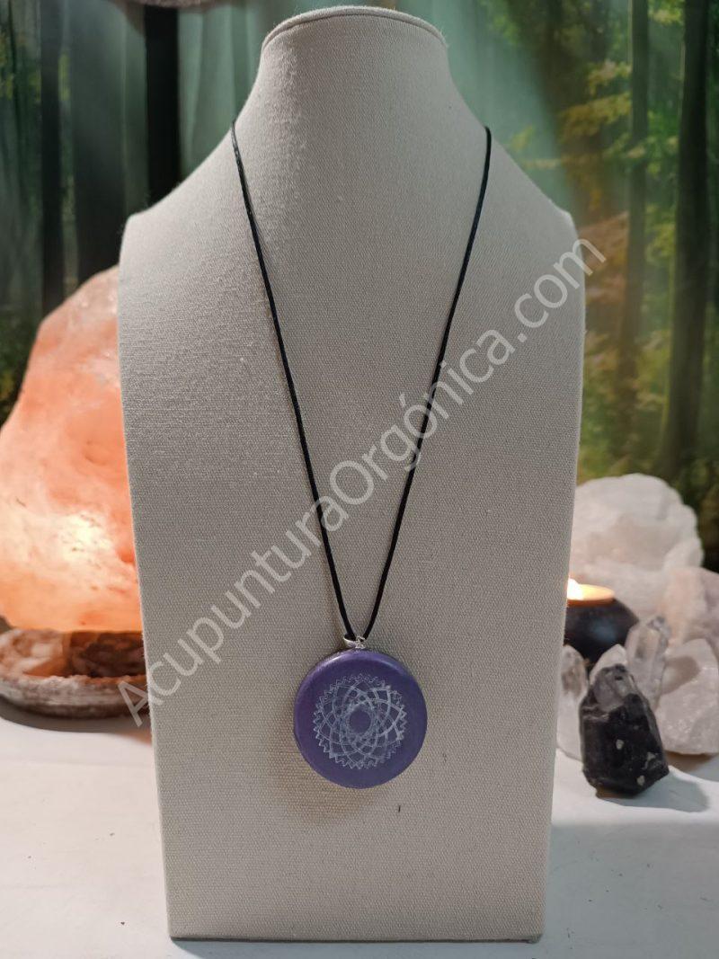 Colgante o llavero orgonita electronite Chakra Corona formato Semicirculo