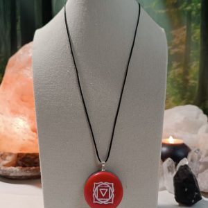 Colgante o llavero Orgonite electronite Chakra Raiz formato Semicírculo