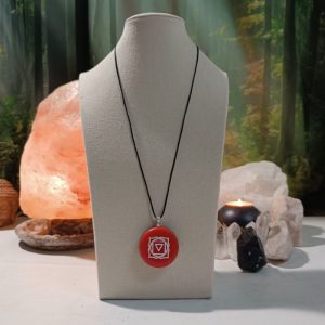 Colgante o llavero Orgonite electronite Chakra Raiz formato Semicírculo