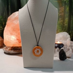 Colgante o llavero Orgonita Electronite Chakra Sacro formato Semicírculo
