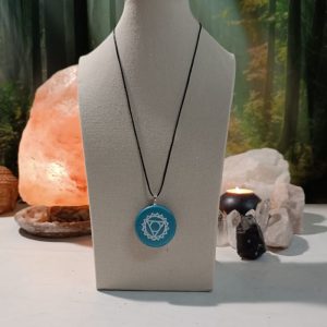 Colgante o llavero Orgonita electronite Chakra de Garganta formato Semicirculo