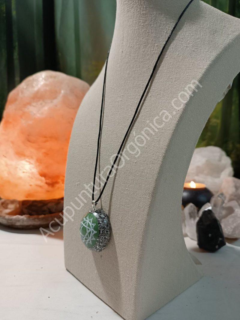 Colgante o llavero Orgonita electronite Chakra Corazón o Cardíaco formato Semiesfera - Imagen 3