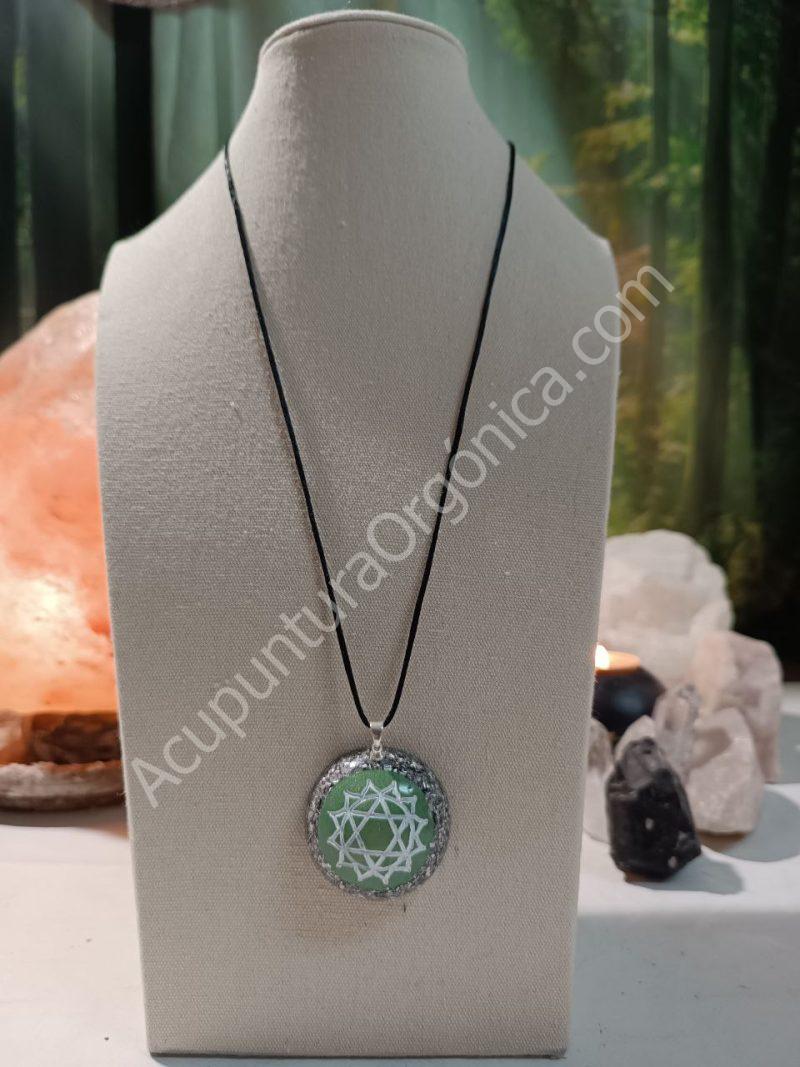 Colgante o llavero Orgonita electronite Chakra Corazón o Cardíaco formato Semiesfera