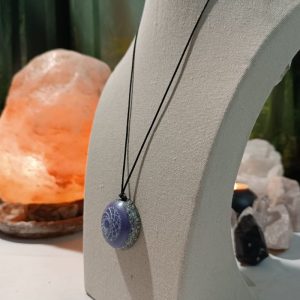 Colgante o llavero Orgonita electronite Chakra Corona formato Semiesfera