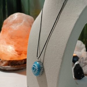 Colgante o llavero Orgonite electronite Chakra de Garganta formato Semiesfera