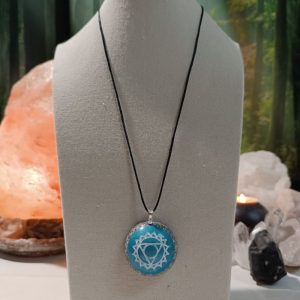 Colgante o llavero Orgonite electronite Chakra de Garganta formato Semiesfera