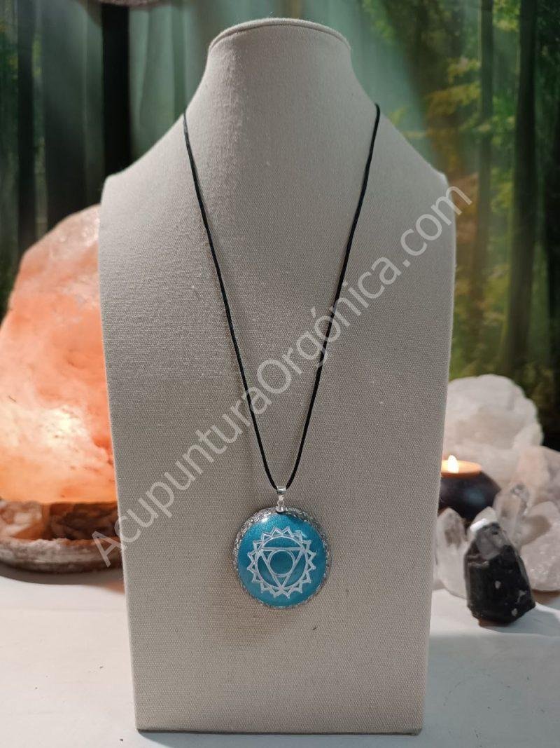 Colgante o llavero Orgonite electronite Chakra de Garganta formato Semiesfera