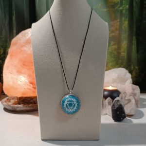 Colgante o llavero Orgonite electronite Chakra de Garganta formato Semiesfera