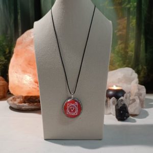 Colgante o llavero Orgonita electronite Chakra Raíz formato Semiesfera