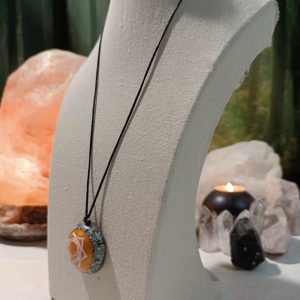 Colgante o llavero Orgonita electronite Chakra Sacro formato Semiesfera