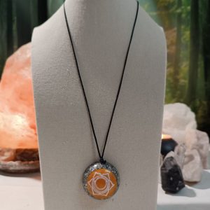 Colgante o llavero Orgonita electronite Chakra Sacro formato Semiesfera