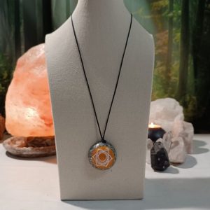 Colgante o llavero Orgonita electronite Chakra Sacro formato Semiesfera
