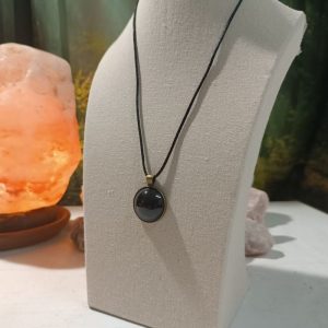 Colgante de Shungita y cordón de seda