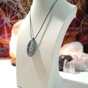 Colgante forma hoja alargada pico orgonita electronite