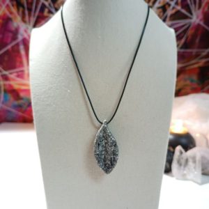 Colgante forma hoja alargada pico orgonita electronite