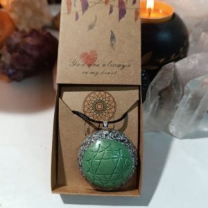 Colgante o llavero Orgonita electronite Chakra Corazón o Cardíaco formato Semiesfera