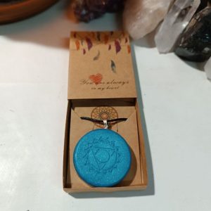 Colgante o llavero Orgonita electronite Chakra de Garganta formato Semicirculo