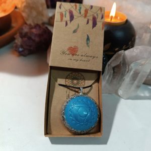 Colgante o llavero Orgonite electronite Chakra de Garganta formato Semiesfera