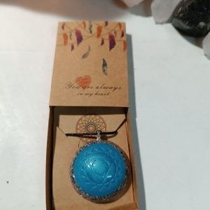 Colgante o llavero Orgonite electronite Chakra de Garganta formato Semiesfera