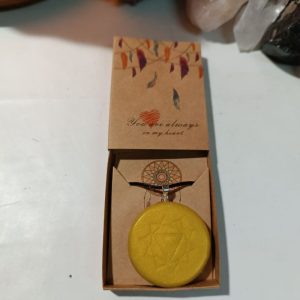 Colgante o llavero Orgonita electronite Chakra Plexo Solar formato Semicírculo