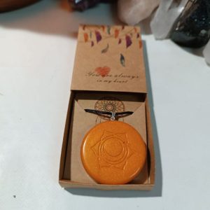 Colgante o llavero Orgonita Electronite Chakra Sacro formato Semicírculo