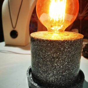 Lámpara formato CILINDRO mesita orgonita-electronite