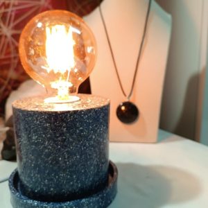 Lámpara formato CILINDRO mesita orgonita-electronite